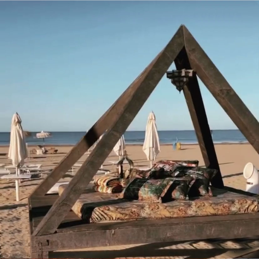 lettino piramide playa boho riccione spiaggia tre